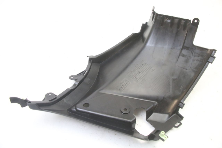 photo de UNTER SITZ VERKLEIDUNG LINKS PEUGEOT STREETZONE I 2T 50 (2018 - 2020) - Zoom auf Gebrauchszustand