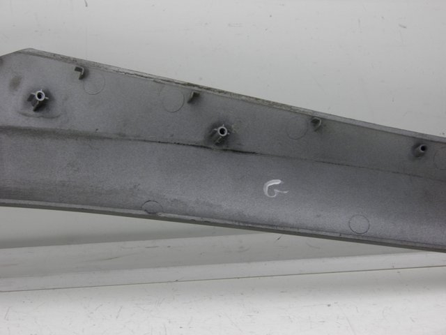 photo de UNTER SITZ VERKLEIDUNG LINKS PIAGGIO MP3 125 (2006 - 2014) - Zoom auf Gebrauchszustand