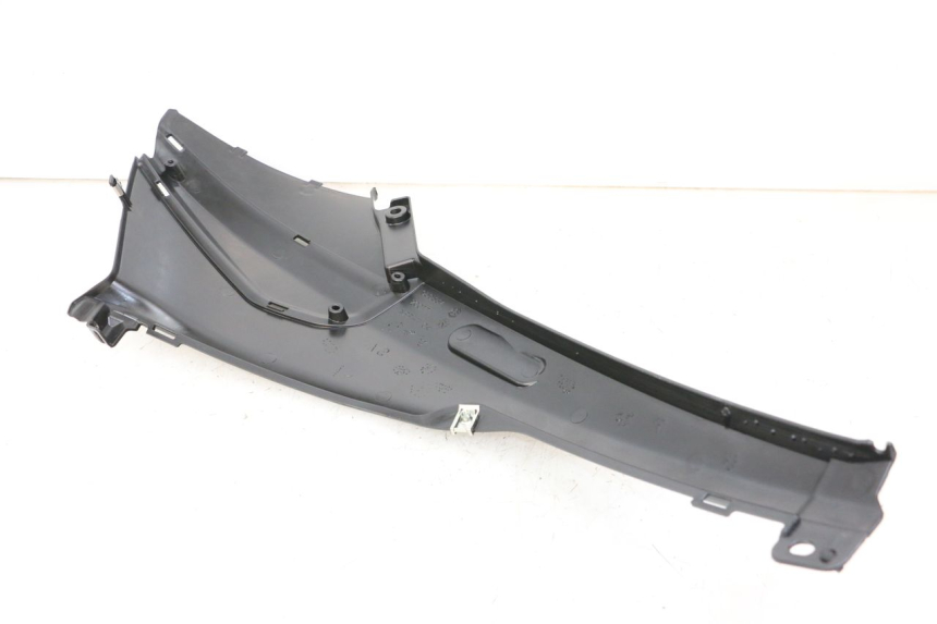 photo de UNTER SITZ VERKLEIDUNG LINKS PIAGGIO NRG POWER PUREJET 50 (2018 - 2021) - Zoom auf Gebrauchszustand