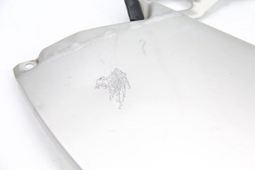 photo de UNTER SITZ VERKLEIDUNG LINKS BMW R GS 1200 (2005 - 2007) - Zoom auf Gebrauchszustand