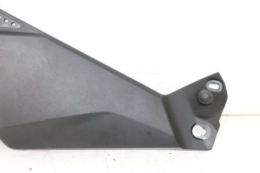 photo de UNTER SITZ VERKLEIDUNG LINKS BMW R GS 1250 (2021 - 2024) - Details der Befestigungspunkte