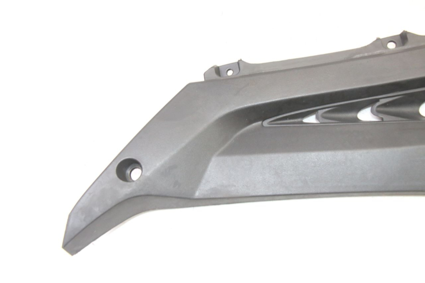 photo de UNTER SITZ VERKLEIDUNG LINKS MAG POWER R-STREET 50 (2016 - 2025) - Detailansicht des Bauteils