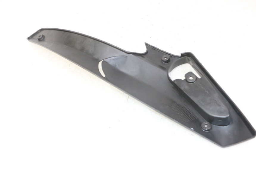photo de UNTER SITZ VERKLEIDUNG LINKS GILERA RUNNER SL 50 (2006 - 2009) - Zoom auf Gebrauchszustand