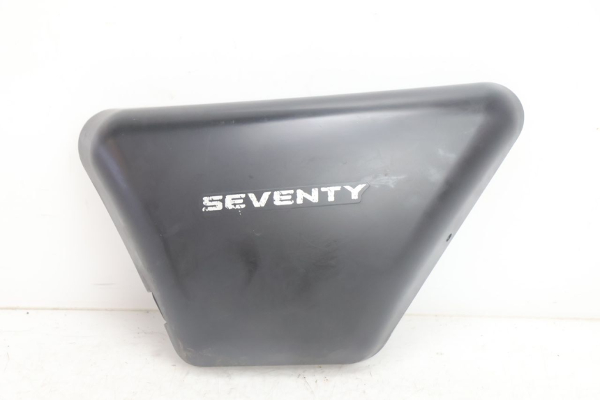 photo de UNTER SITZ VERKLEIDUNG LINKS MASH SEVENTY FIVE 125 (2013 - 2021) - Zoom auf Gebrauchszustand