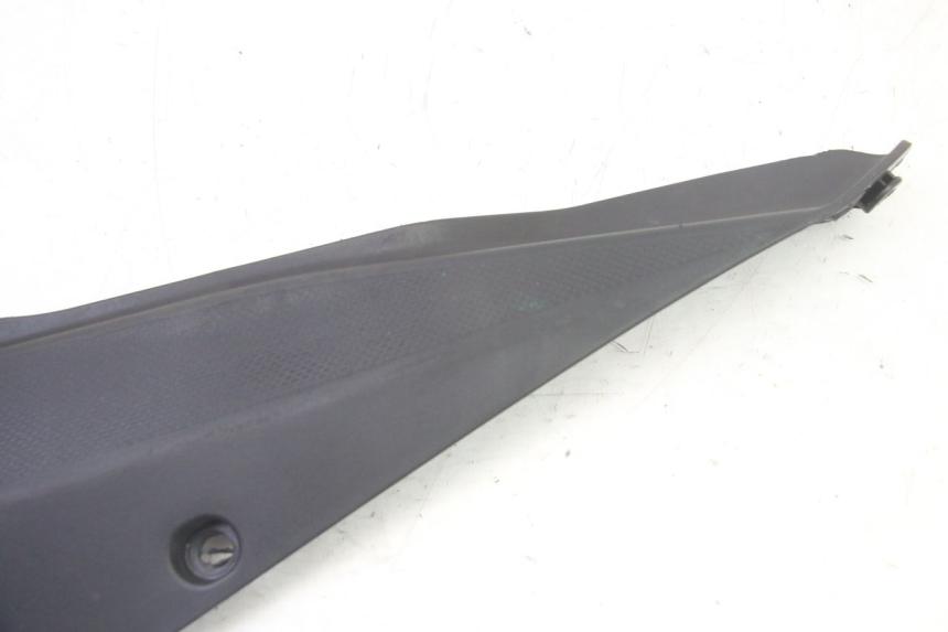 photo de UNTER SITZ VERKLEIDUNG LINKS GILERA SMT SUPERMOTARD 50 (2009 - 2017) - Technische Nahaufnahme