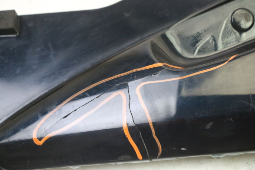 photo de UNTER SITZ VERKLEIDUNG LINKS HONDA ST PAN EUROPEAN 1300 (2002 - 2013) - Detailansicht des Bauteils