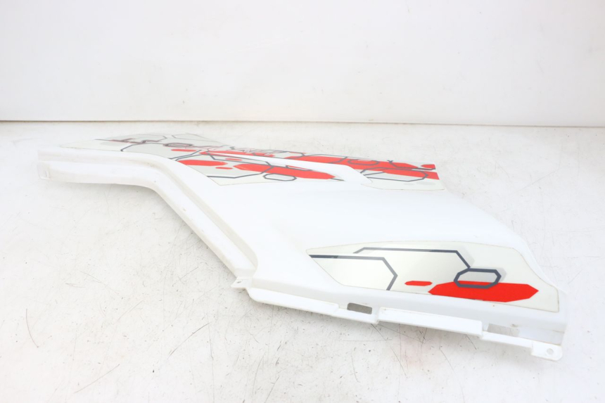 photo de LINKS UNTER DEM LINKEN SITZ HYTRACK ST 170 (2020 - 2024) - Alternative Perspektive