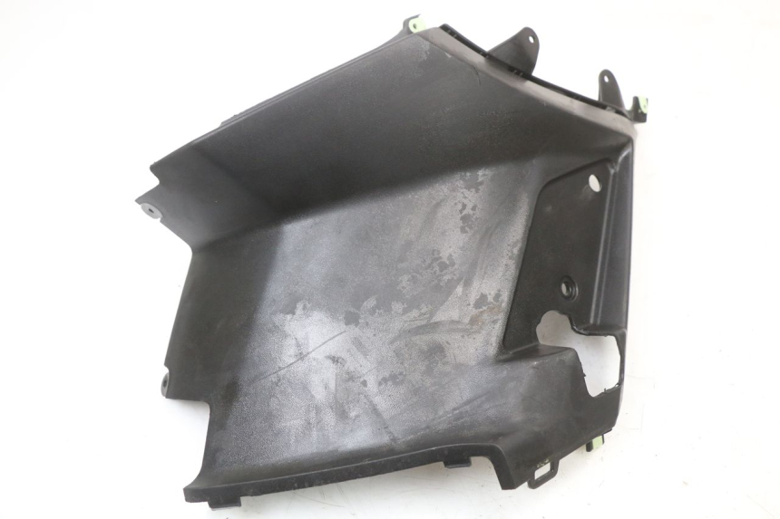 photo de UNTER SITZ VERKLEIDUNG LINKS PEUGEOT STREETZONE I 2T 50 (2018 - 2020) - Detailansicht des Bauteils