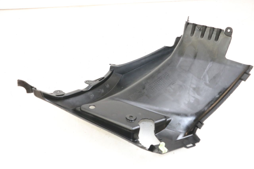 photo de UNTER SITZ VERKLEIDUNG LINKS PEUGEOT STREETZONE I 2T 50 (2018 - 2020) - Zoom auf Gebrauchszustand