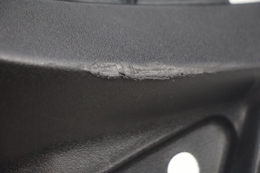 photo de UNTER SITZ VERKLEIDUNG LINKS PEUGEOT STREETZONE NAKED 2T 50 (2014 - 2018) - Detailansicht des Bauteils