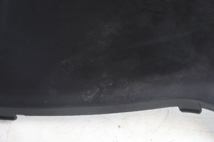 photo de UNTER SITZ VERKLEIDUNG LINKS PEUGEOT STREETZONE NAKED 2T 50 (2014 - 2018) - Zoom auf Gebrauchszustand