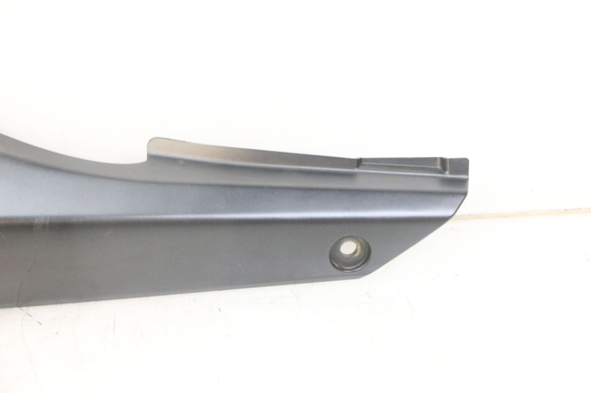 photo de UNTER SITZ VERKLEIDUNG LINKS SUZUKI GSX F GSXF 650 (2007 - 2015) - Details der Befestigungspunkte