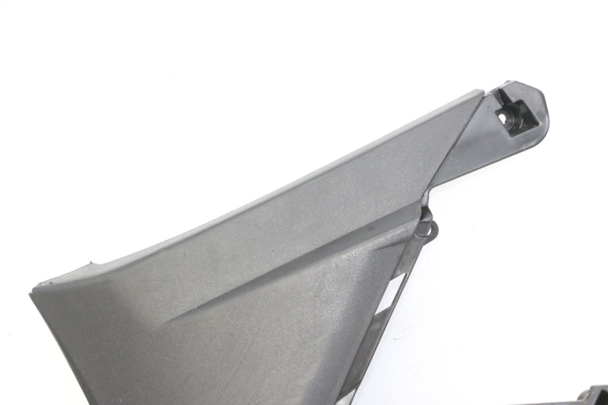 photo de LINKS UNTER DEM LINKEN SITZ APRILIA SXR 50 (2021 - 2023) - Details der Befestigungspunkte