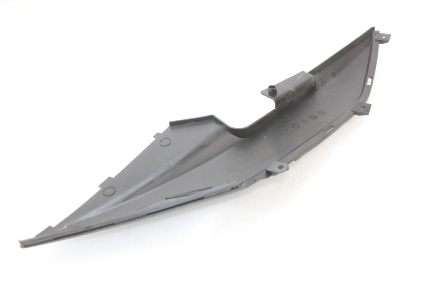 photo de UNTER SITZ VERKLEIDUNG LINKS KYMCO X-CITING XCITING 400 (2014 - 2018) - Detailansicht des Bauteils