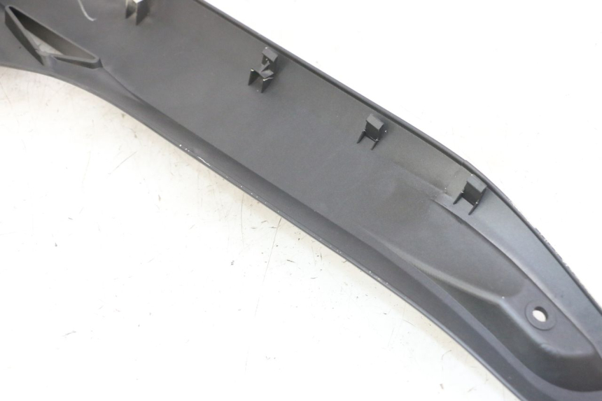 photo de LINKS UNTER DEM LINKEN SITZ YAMAHA X-MAX XMAX 125 (2010 - 2013) - Zoom auf Gebrauchszustand