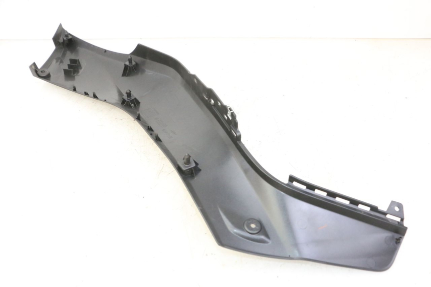 photo de UNTER SITZ VERKLEIDUNG LINKS YAMAHA XMAX X-MAX 125 (2021 - 2025) - Detailansicht des Bauteils