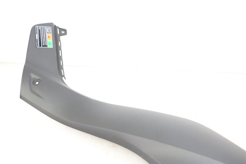 photo de UNTER SITZ VERKLEIDUNG LINKS YAMAHA XMAX X-MAX 125 (2021 - 2025) - Charakteristische Merkmale