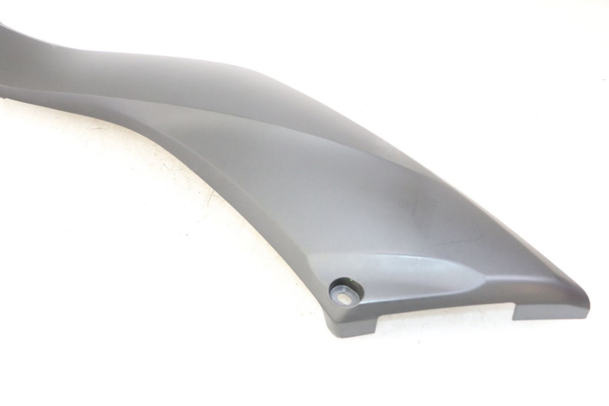 photo de UNTER SITZ VERKLEIDUNG LINKS YAMAHA XMAX X-MAX 125 (2021 - 2025) - Zoom auf Komponenten