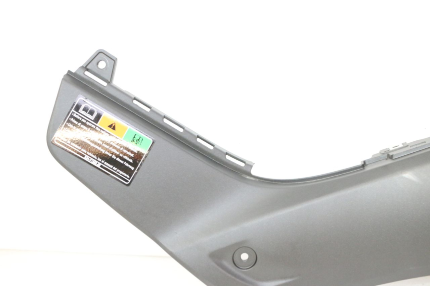 photo de UNTER SITZ VERKLEIDUNG LINKS YAMAHA XMAX X-MAX 125 (2021 - 2025) - Hochauflösende Nahaufnahme
