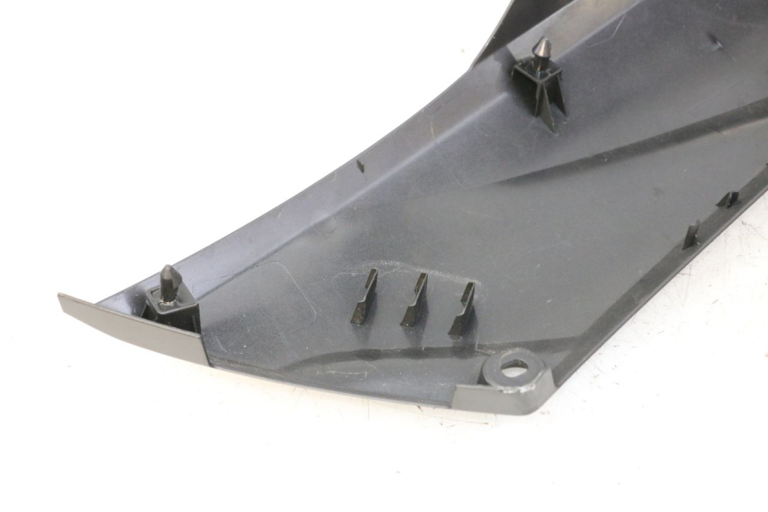 photo de UNTER SITZ VERKLEIDUNG LINKS YAMAHA XMAX X-MAX 125 (2021 - 2025) - Zoom auf Gebrauchszustand