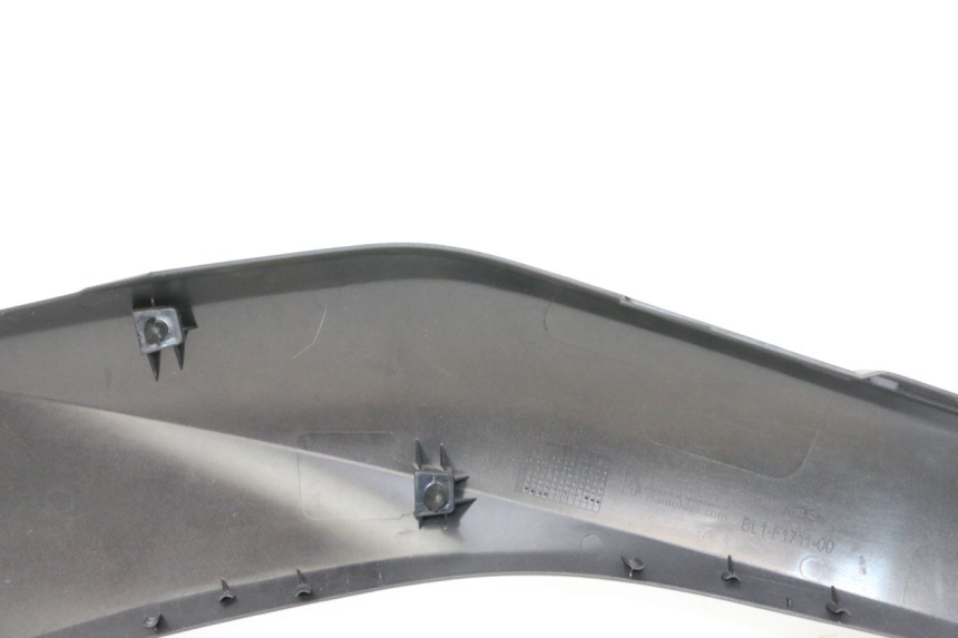 photo de UNTER SITZ VERKLEIDUNG LINKS YAMAHA XMAX X-MAX 125 (2021 - 2025) - Technische Nahaufnahme