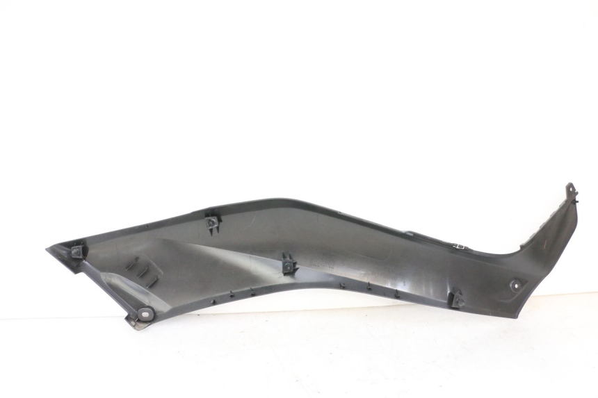 photo de UNTER SITZ VERKLEIDUNG LINKS YAMAHA XMAX X-MAX 125 (2021 - 2025) - Details der Befestigungspunkte