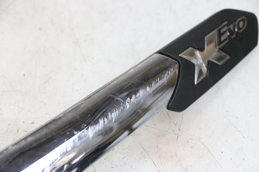 photo de LINKS UNTER DEM LINKEN SITZ PIAGGIO XEVO - X EVO 125 (2007 - 2017) - Alternative Perspektive