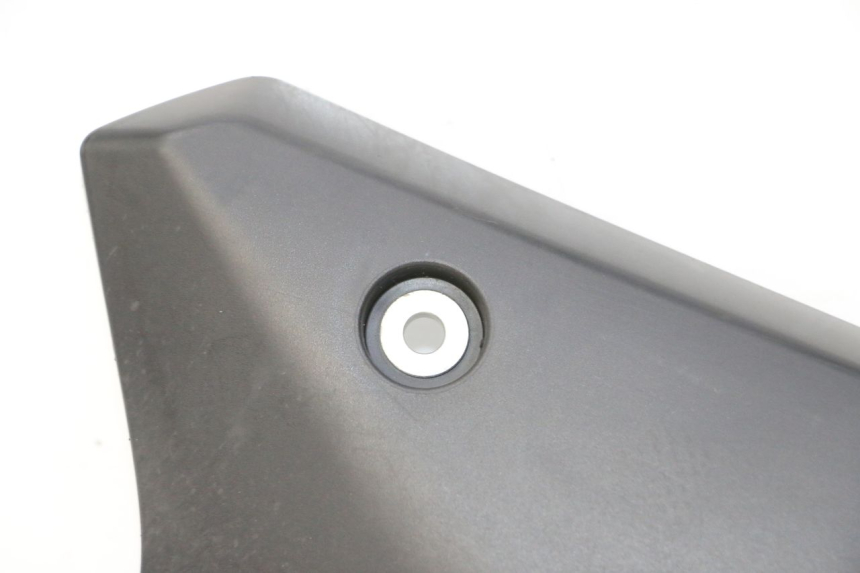 photo de UNTER SITZ VERKLEIDUNG LINKS YAMAHA XJ6 ABS 600 (2008 - 2016) - Details der Befestigungspunkte