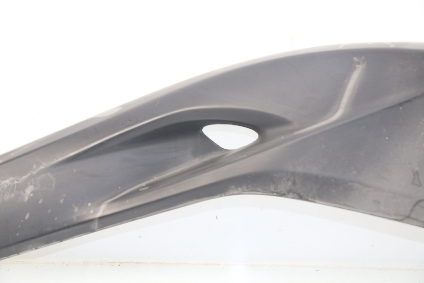 photo de LINKS UNTER DEM LINKEN SITZ YAMAHA XP T-MAX TMAX ABS 500 (2004 - 2007) - Kennzeichnungen und Originalreferenzen