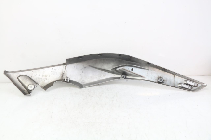 photo de UNTER SITZ VERKLEIDUNG LINKS YAMAHA XP T-MAX TMAX 500 (2004 - 2007) - Detailansicht des Bauteils