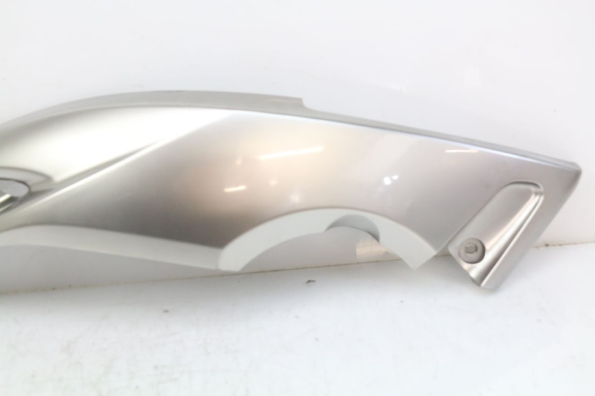 photo de UNTER SITZ VERKLEIDUNG LINKS YAMAHA XP T-MAX TMAX 500 (2004 - 2007) - Technische Nahaufnahme
