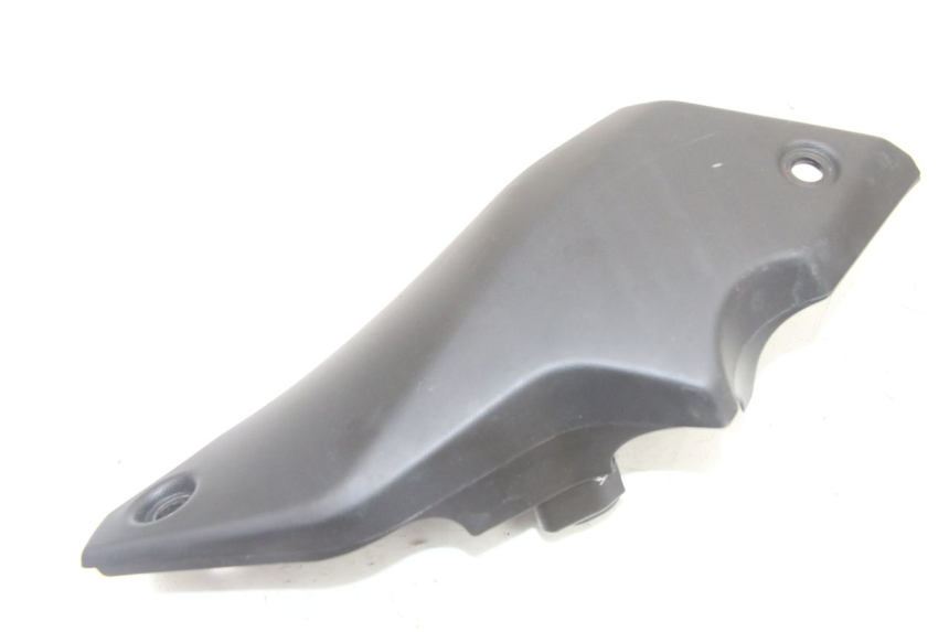 photo de UNTER SITZ VERKLEIDUNG LINKS YAMAHA TRACER 7 700 (2020 - 2024) - Detailansicht des Bauteils