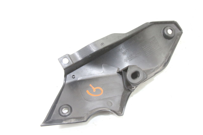 photo de UNTER SITZ VERKLEIDUNG LINKS YAMAHA TRACER 7 700 (2020 - 2024) - Zoom auf Gebrauchszustand