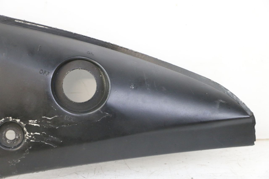 photo de UNTER SITZ VERKLEIDUNG LINKS YAMAHA TZR 50 (2008 - 2016) - Details der Befestigungspunkte