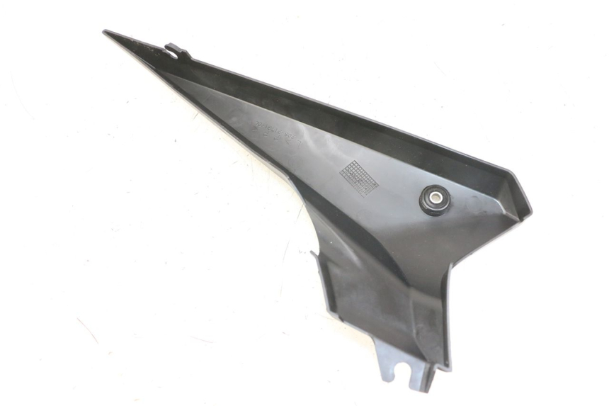 photo de UNTER SITZ VERKLEIDUNG LINKS YAMAHA XJ6 ABS 600 (2008 - 2016) - Detailansicht des Bauteils