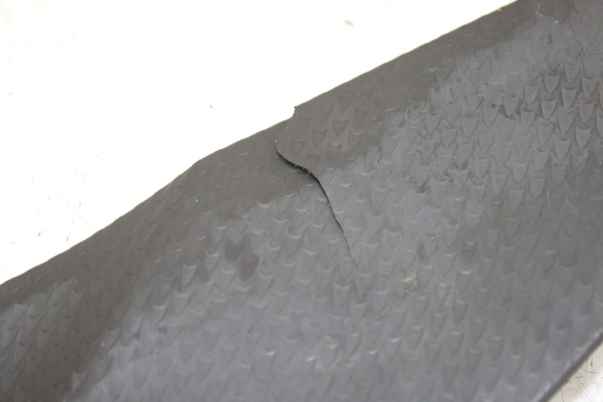 photo de LINKS UNTER DEM LINKEN SITZ YAMAHA YZF R1 1000 (2007 - 2008) - Detailansicht des Bauteils