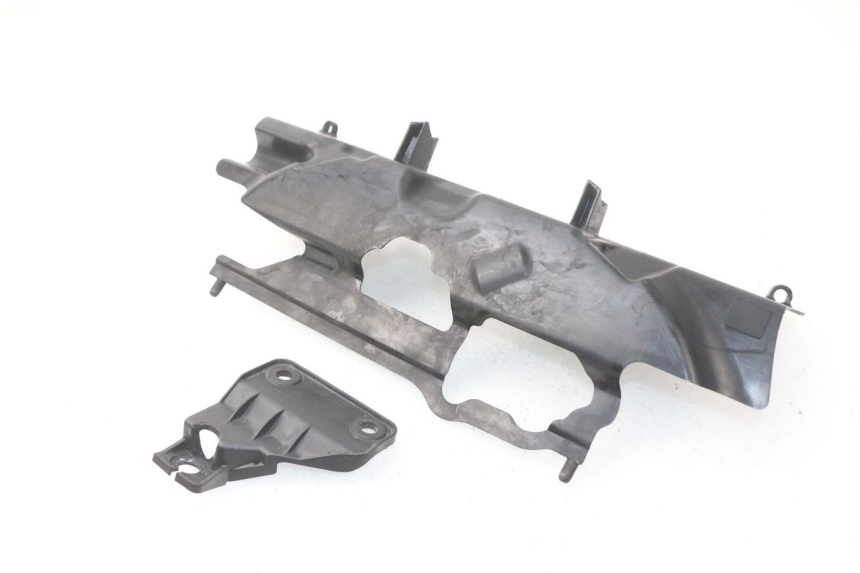 photo de UNTER SITZ VERKLEIDUNG SUZUKI GSX-R GSXR 750 (2011 - 2016) - Zoom auf Gebrauchszustand