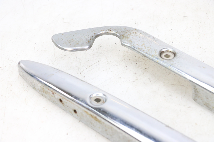 photo de UNTER SITZ VERKLEIDUNG SUZUKI GZ MARAUDER 125 (1998 - 2004) - Details der Befestigungspunkte