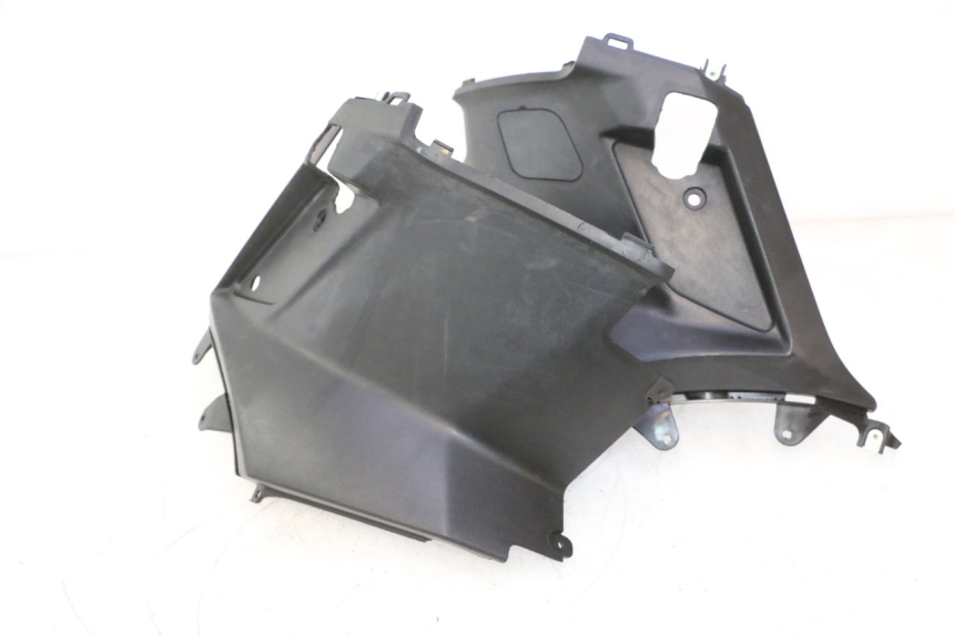 photo de UNTER SITZ VERKLEIDUNG PEUGEOT KISBEE 4T 50 (2023 - 2026) - Zoom auf Gebrauchszustand