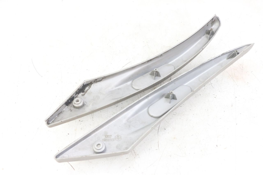photo de SITZBANKABDECKUNG PIAGGIO LIBERTY 125 (2009 - 2013) - Detailansicht des Bauteils