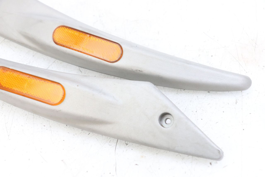 photo de SITZBANKABDECKUNG PIAGGIO LIBERTY 125 (2009 - 2013) - Technische Nahaufnahme