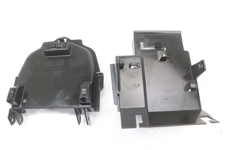 photo de UNTER SITZ VERKLEIDUNG KAWASAKI NINJA 400 (2018 - 2023) - Zoom auf Gebrauchszustand