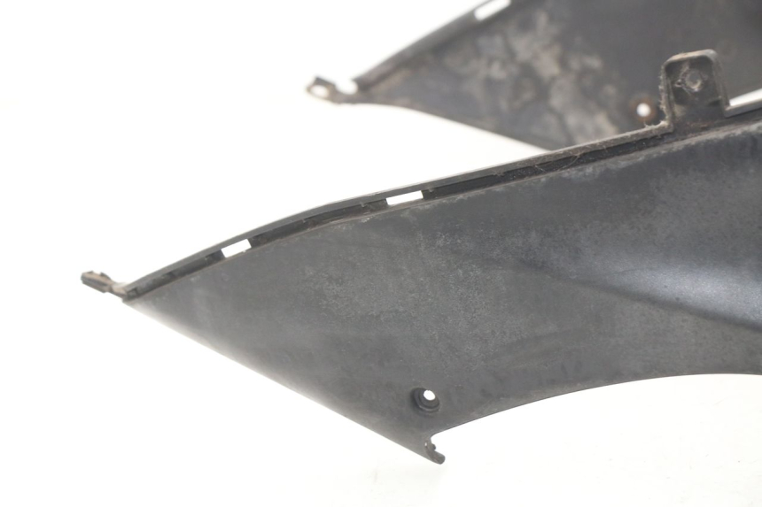 photo de UNTER SITZ VERKLEIDUNG MBK OVETTO ONE 2T 50 (2013 - 2017) - Oberflächenzustand und Material