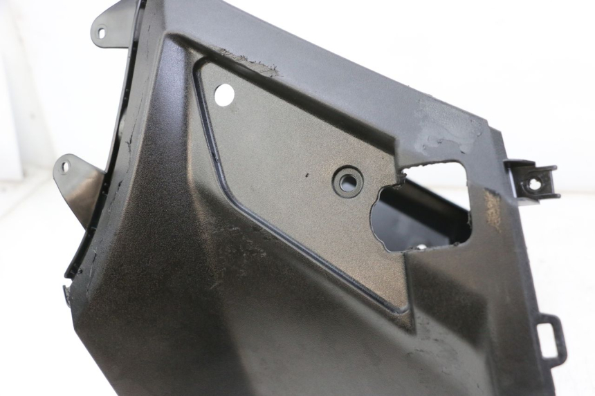 photo de UNTER SITZ VERKLEIDUNG PEUGEOT STREETZONE 4T 50 (2018 - 2023) - Detailansicht des Bauteils