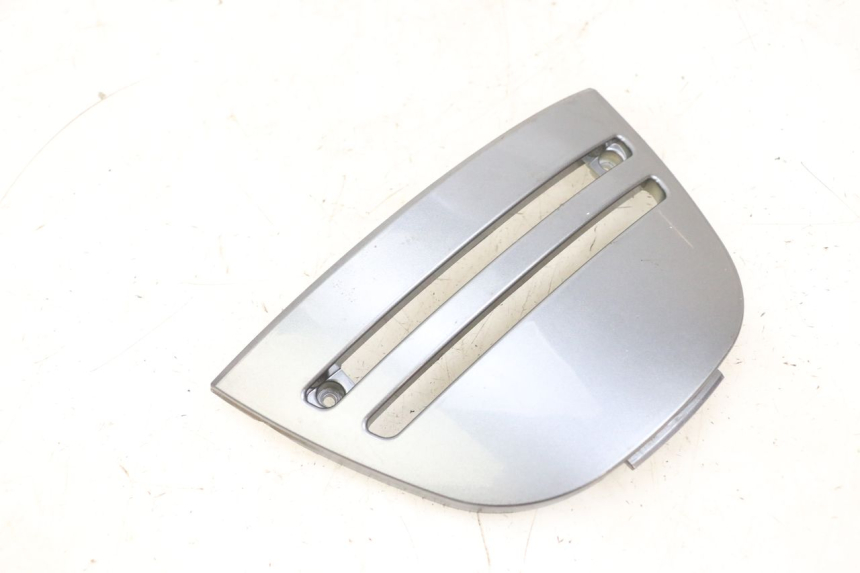 photo de UNTER SITZ VERKLEIDUNG EFUN PUSA 1 - Alternative Perspektive