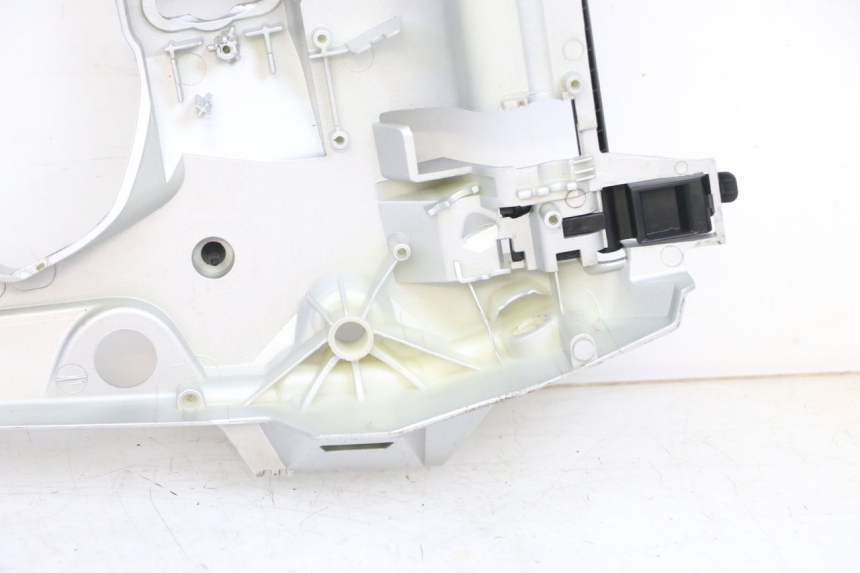 photo de UNTER SITZ VERKLEIDUNG BMW R GS 1250 (2021 - 2024) - Fokus auf die Struktur