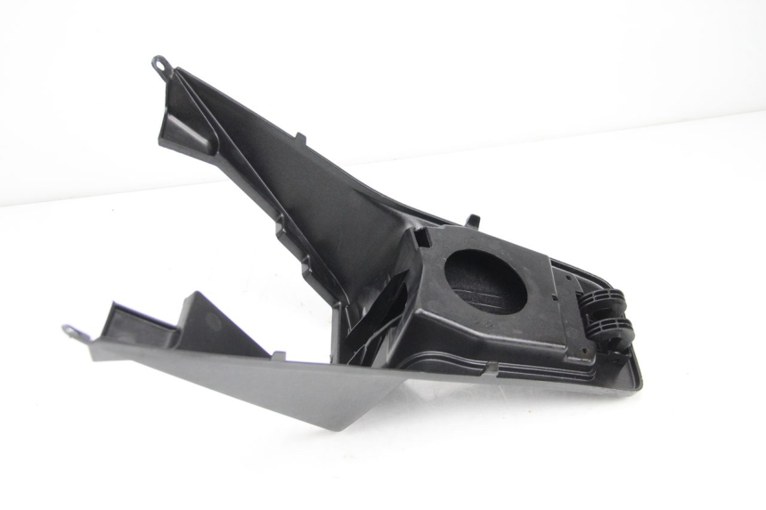 photo de UNTER SITZ VERKLEIDUNG PEUGEOT SATELIS 125 (2013 - 2018) - Details der Befestigungspunkte