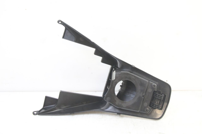 photo de UNTER SITZ VERKLEIDUNG PEUGEOT SATELIS 125 (2013 - 2018) - Details der Befestigungspunkte