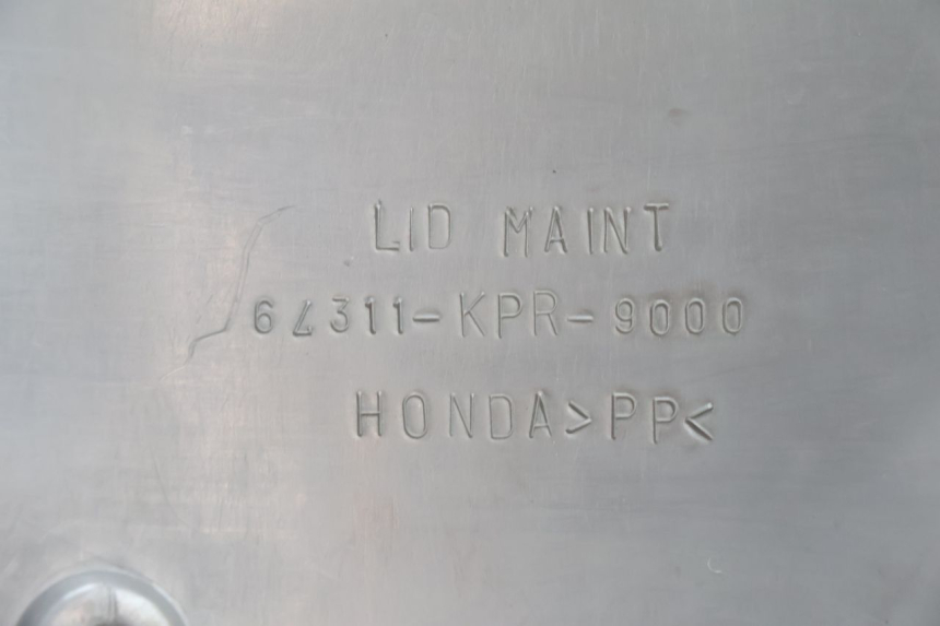 photo de UNTER SITZ VERKLEIDUNG HONDA SH 125 (2001 - 2003) - Kennzeichnungen und Originalreferenzen