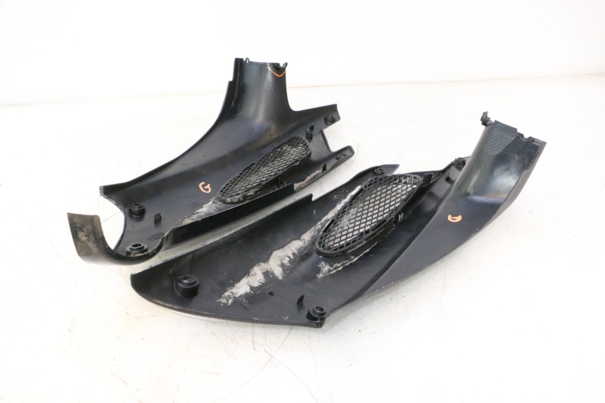 photo de SITZBANKABDECKUNG PEUGEOT SPEEDFIGHT LC 50 (1996 - 2002) - Detailansicht des Bauteils